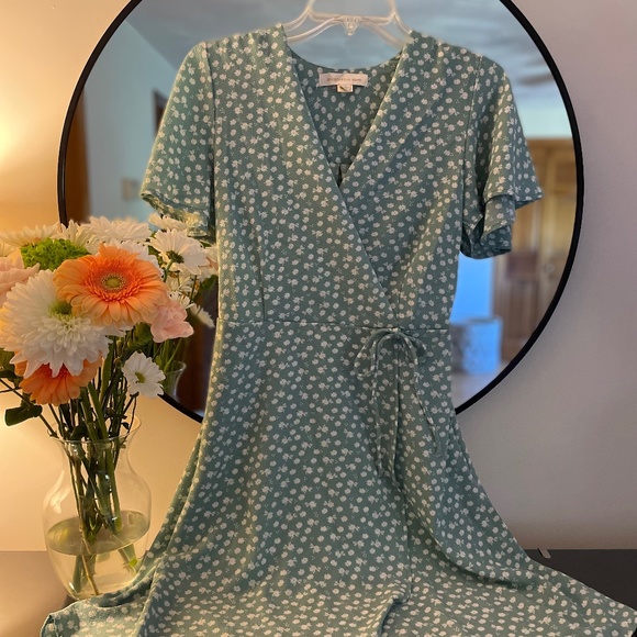Monteau Dresses & Skirts - Monteau Los Angeles flowy floral dress, Medium, Green